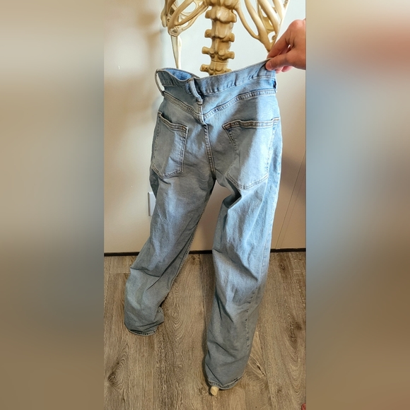 Light Wash Men's Jeans - Picture 3 of 5